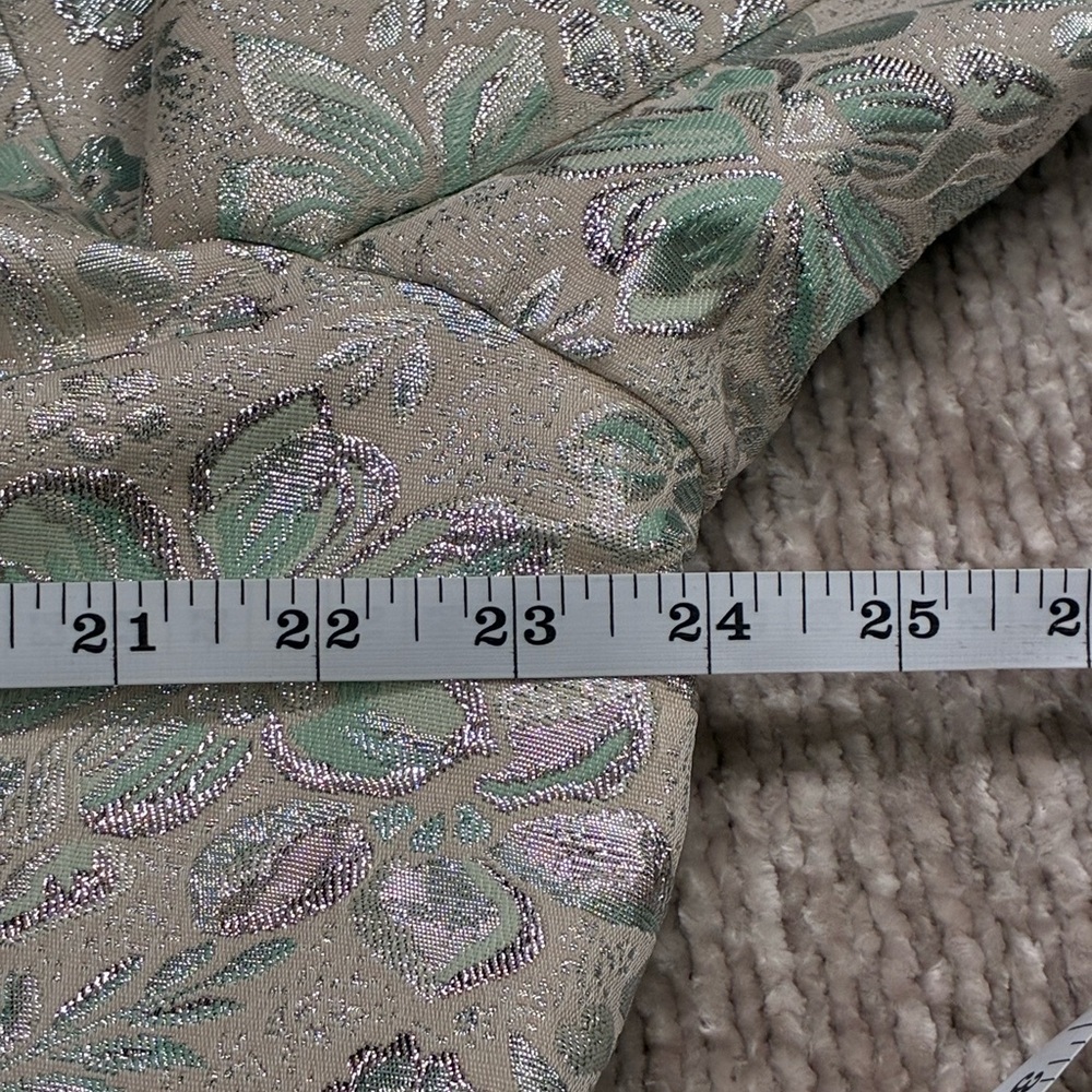 Old Navy Women's Blazer in Green and Cream Floral - Picture 3 of 5